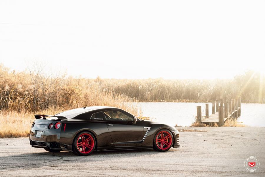  Nissan GT-R on Vossen Wheels (HC-1) 2017 года  (фото 2 из 13)